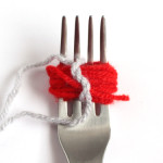diy-pom-poms-with-a-fork-05