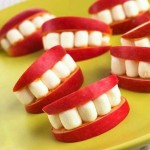 Halloween-Snack-Ideas-apple-smiles